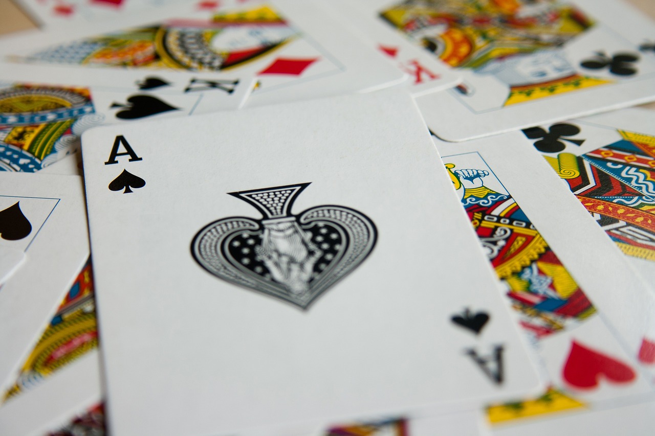 The Real Math Behind Slot Machines: RTP, Volatility, and Bankroll Survival